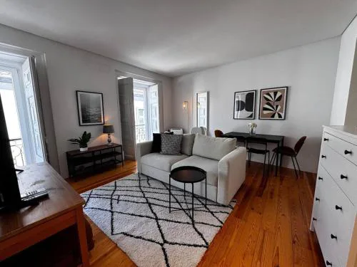 Stylish Lisbon Stay, Renovated Gem in Bairro Alto