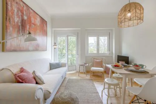 Sunny, Bright and Quiet Apartment, By TimeCooler