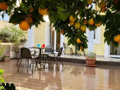 Sunny orange garden apartment in central Lisbon