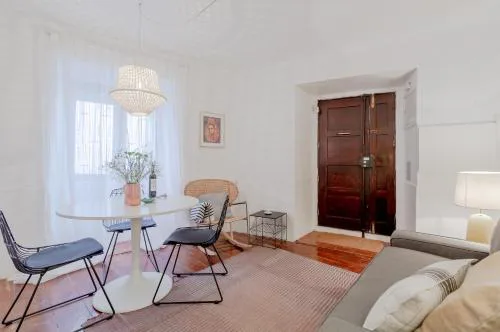 Typical Alfama Apartment, by TimeCooler