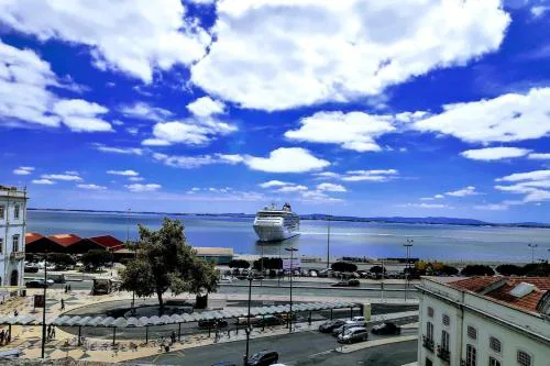 Very Sunny apartment with large balcony 3rd floor
