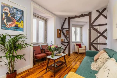 Vintage-Chic Apartment in the City Center, Chiado
