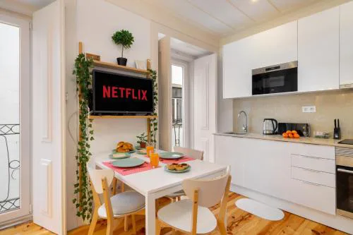 WHome Intendente Modern 1-Bed with Lift in Top Notch Location