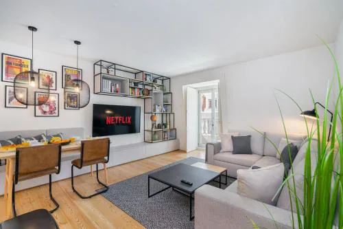 WHome | Prime Location Luxury Apartment