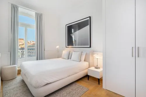 WHome The Boulevard Prime Location with AC & Elevator