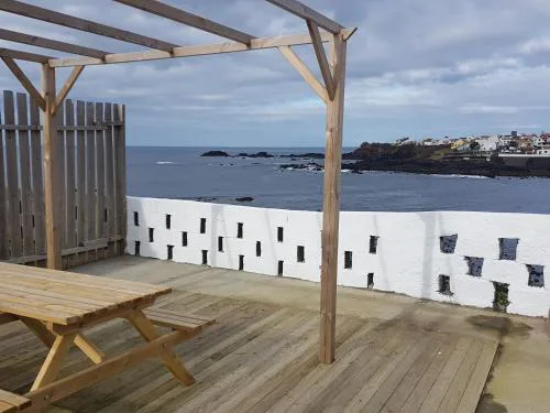 Amazing view to the sea & port bay in Mosteiros