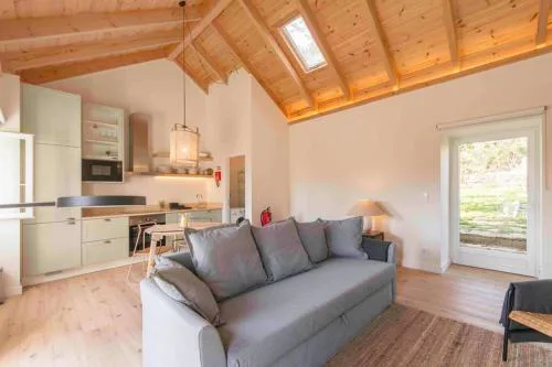 Walnut Cottage - Cosiness between hills and sea.