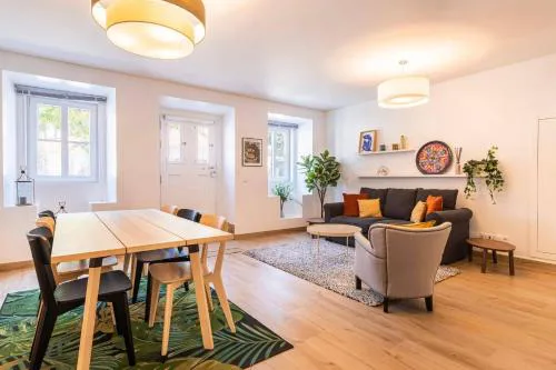 Paço de arco nice T1 apartment with patio, CP153 RDC perfect spot on the ground floor
