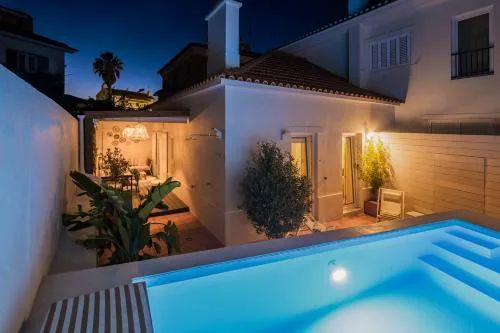 Entire Home with Private Pool near Beach and Lisbon