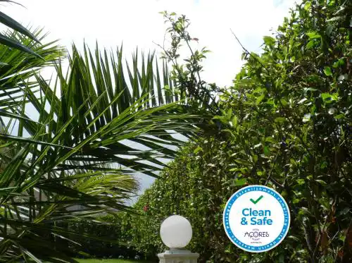 AZORES GARDEN HOUSE - Suites B&B and Private Apartments - Self Access KEYBOARD