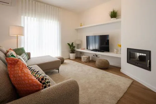 Bright & Spacious Villa by Beach