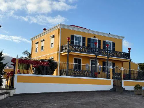 Golden Mermaid Villa, Big Home Amenities - Small Hotel Room Price
