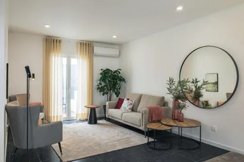 Modern 3BR Home, AC in All Rooms, Walk to 2 Beaches, Private Patio, Washer & Dryer