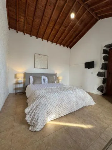 Northeast Azores, Rocha Mar House