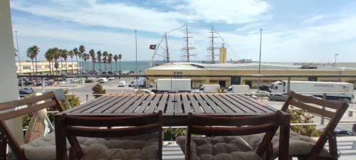 Apartamento na marina com vista 180º junto à praia