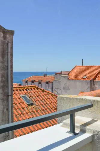 Casa Luminosa - 160m to the beach, located in the Historical Center of Sesimbra