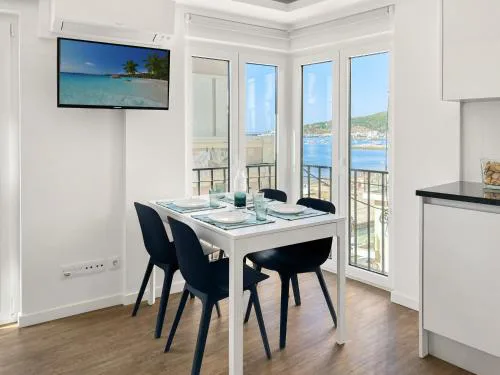 Sea View Apartment, Steps from the Beach, Sesimbra