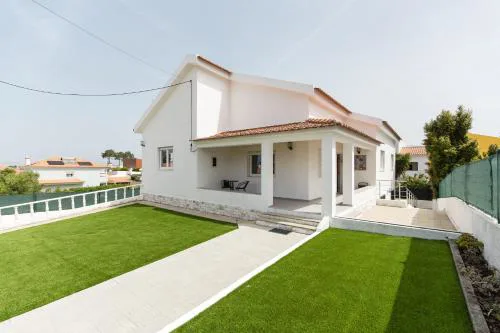 Sesimbra Family Villa - Garden, BBQ and 3 Bedrooms