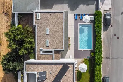 Sesimbra Villa with Private Pool and Garden - Total Privacy
