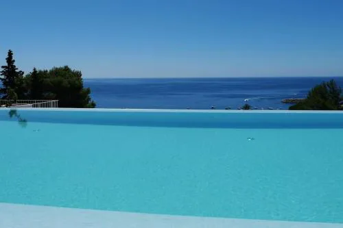 Spacious property ocean view, pool and garage