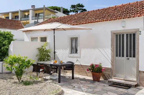 GuestReady - Quaint house with Patio