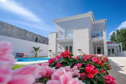 Sintra Dream Garden Villa near Cascais