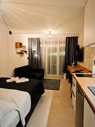 Axiom Suites - Zenith X - Netflix, HBO, Champagne