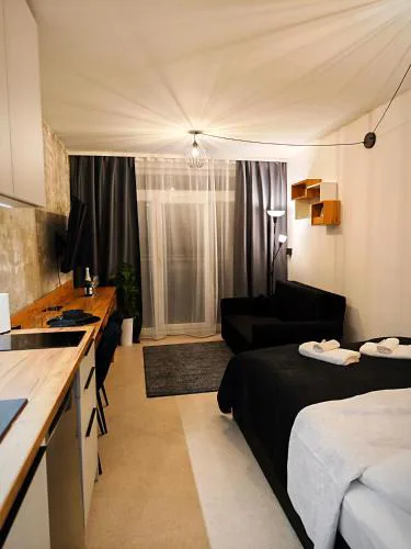 Axiom Suites - Zenith XV - Netflix, HBO, Champagne