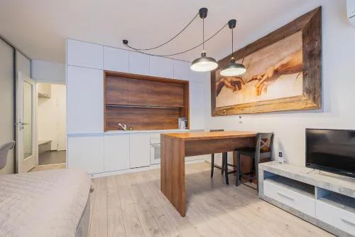 Bright & Stylish Studio Near City Center