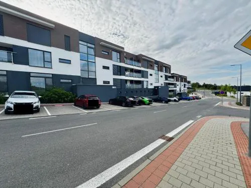 Calm and Modern Flat with Free Parking 10mins on bus to City Centre 1min walk to Bus stop