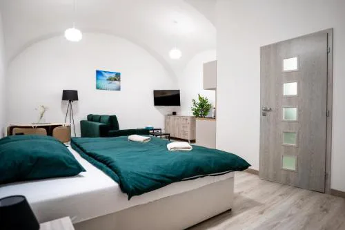 Cozy Main Square Apartment I with Breakfast