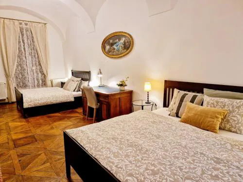 Marina Old Town Apartment with 1 free parking offsite