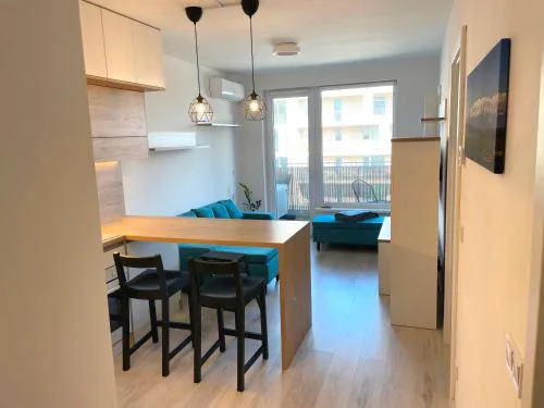 Modern and quiet apartment with air conditioning and private parking