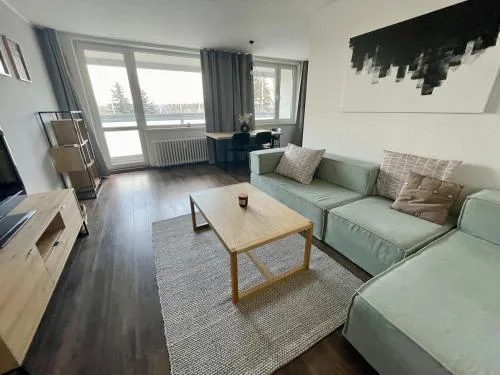 Sunny & Minimalist Apartment near the City Center