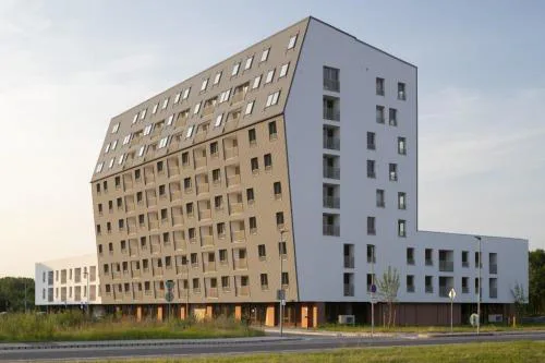 2x2x2 apartment - nový 2 izbový apartmán, 2-minúty od letiska, 2- garáže