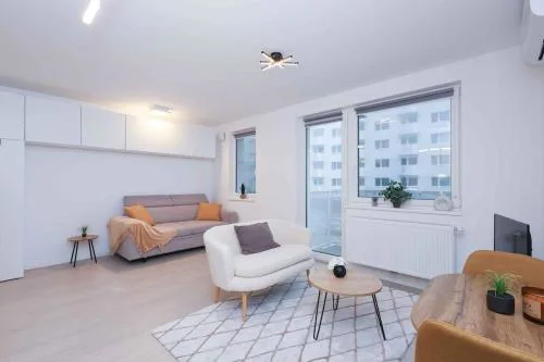 Brand new studio near the Airport with Free Parking