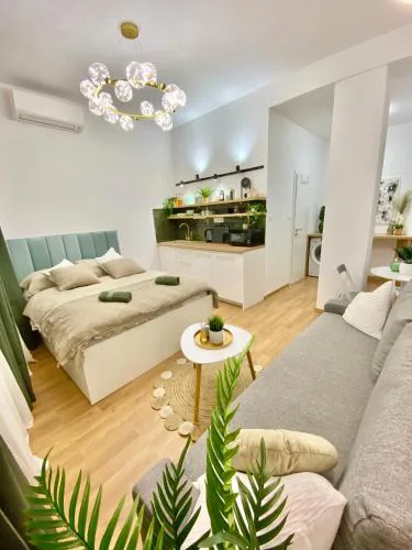 BRAND NEW Design studio Emerald - old town A/C