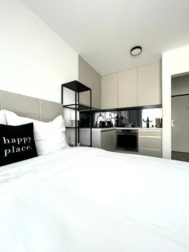 Brand New Minimalist Flat, Free Parking & Wifi