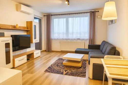 Bright New Build Apartment with Garage, Great View