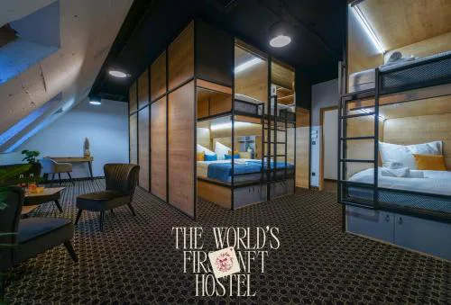 CHORS like a hotel - Capsule & NFT Boutique Hostel Bratislava - City Center