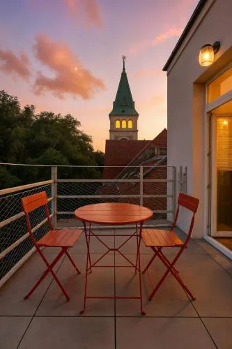 Elegant Terrace Suite - Heart of Old Town