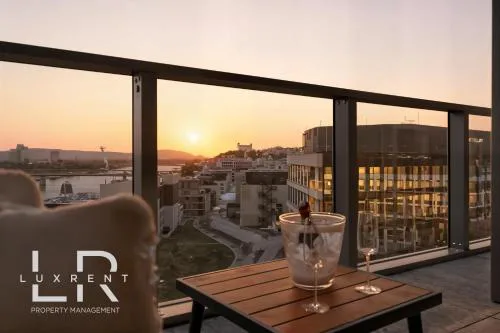 Golden Suite, RIVER&OLD TOWN VIEW, FREE Parking
