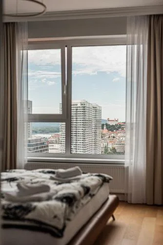 Klingerka Apartment, 25th floor with Free parking and view of Castle and Danube
