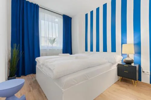 LAM Blue AC - Balcony