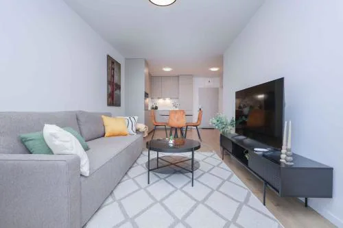 Modern Apartment near Lake & Free parking & Easy City Access