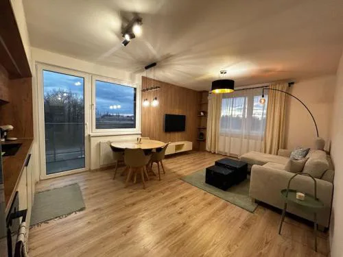 New 2 Bedroom apartment by the airport - FREE PARKING