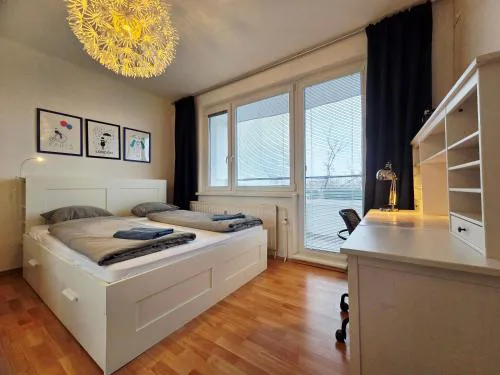Park View City Center Location Apartment with Balcony