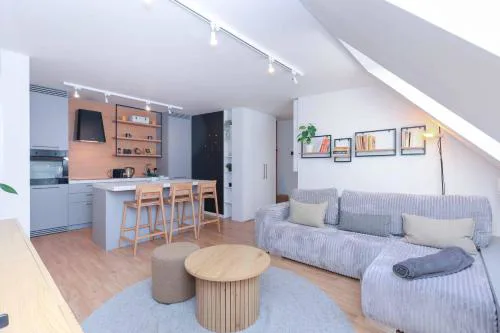 Peaceful OldTown Apartment FREE parking 2-bedroom