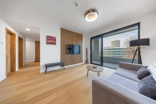 Pristavna Modern Apartment, Design Stay & Parking, Bratislava