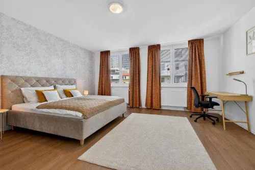 REVON Central-Urban apartment, Balcony & Free Parking
